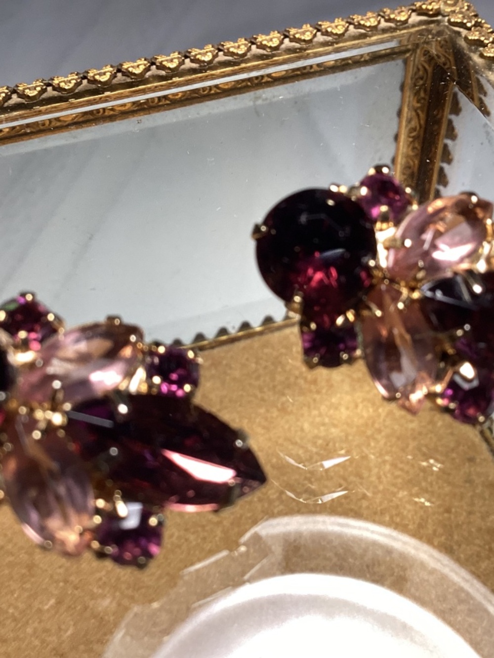 Vintage purple rhinestone clip and earrings stunning Juliana style - Picture 5 of 10